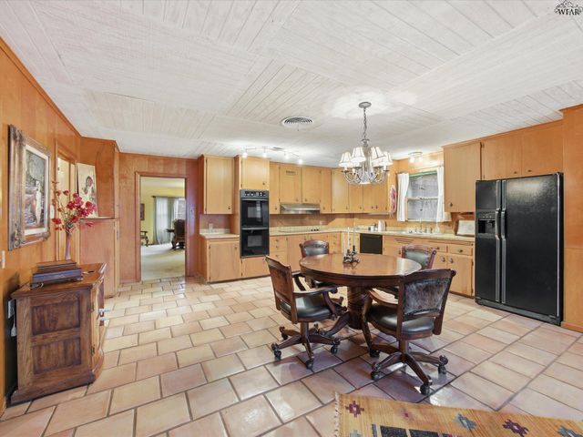 115 W COMMERCE STREET, Henrietta, TX 76365