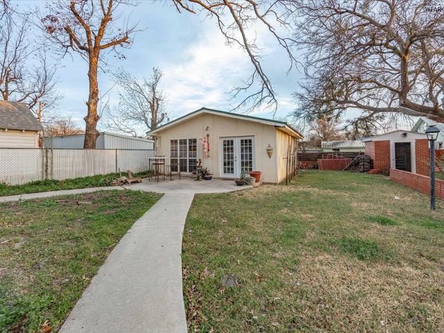 115 W COMMERCE STREET, Henrietta, TX 76365