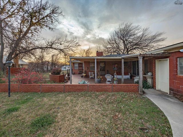 115 W COMMERCE STREET, Henrietta, TX 76365