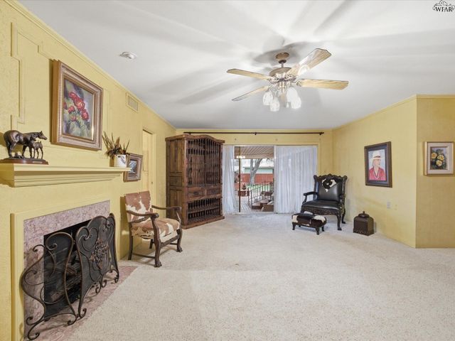 115 W COMMERCE STREET, Henrietta, TX 76365