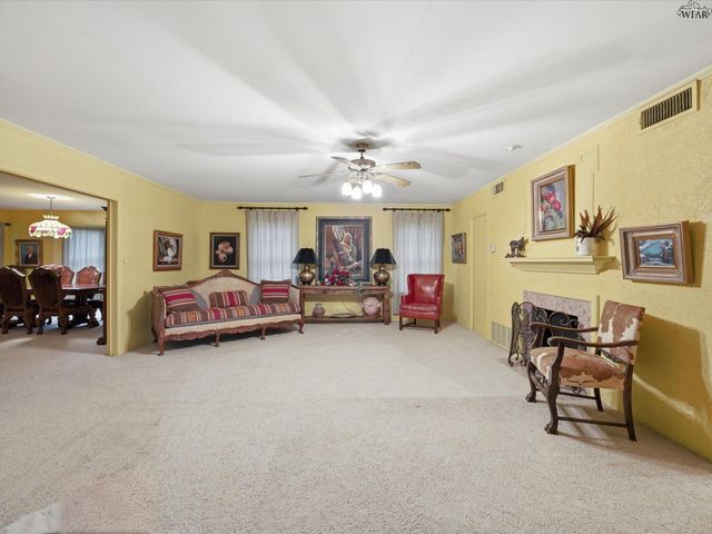 115 W COMMERCE STREET, Henrietta, TX 76365