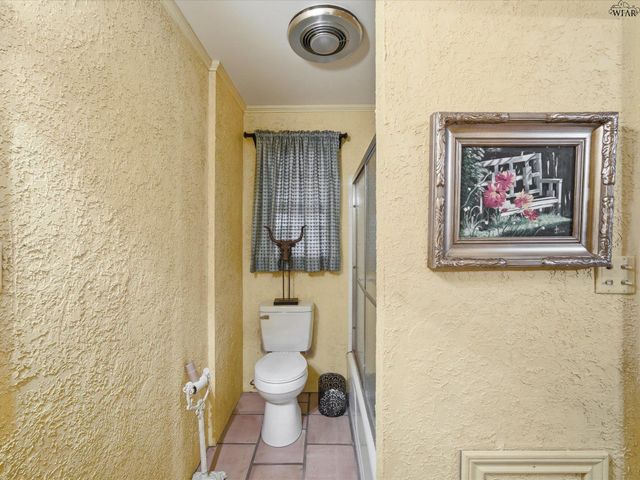 115 W COMMERCE STREET, Henrietta, TX 76365