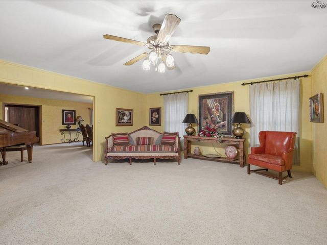 115 W COMMERCE STREET, Henrietta, TX 76365