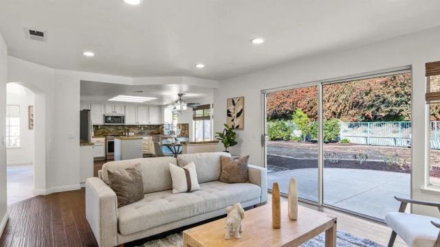 354 Lustrosos Street, Oceanside, CA 92057