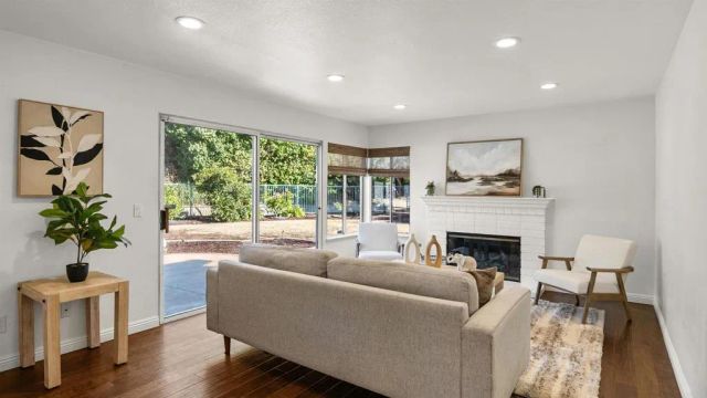 354 Lustrosos Street, Oceanside, CA 92057