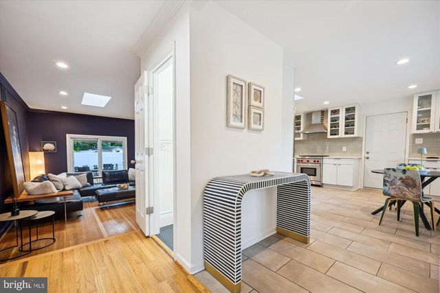 11700 SEVEN LOCKS RD, Potomac, MD 20854