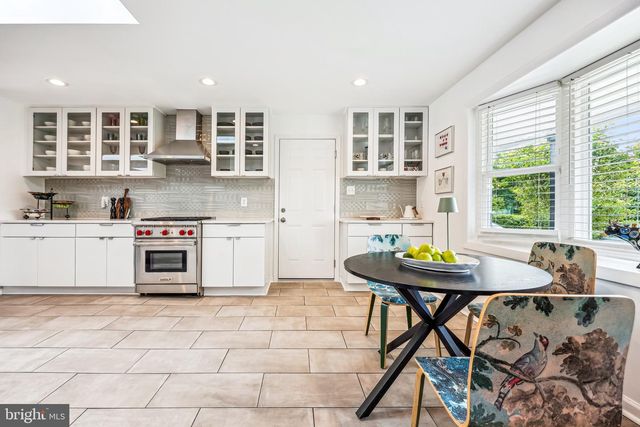 11700 SEVEN LOCKS RD, Potomac, MD 20854