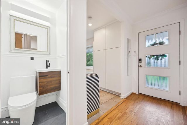 11700 SEVEN LOCKS RD, Potomac, MD 20854