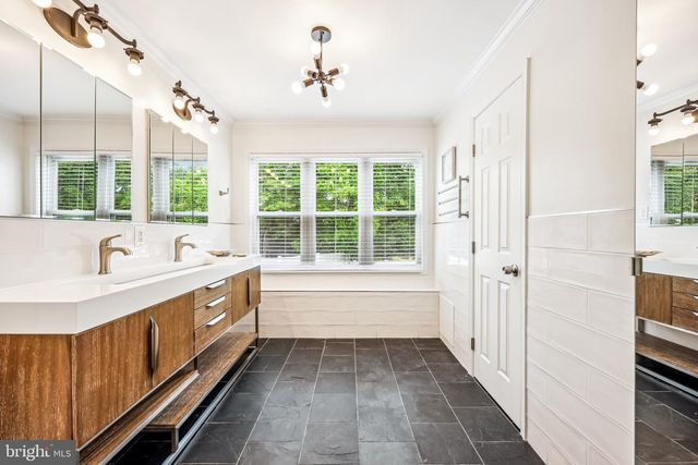 11700 SEVEN LOCKS RD, Potomac, MD 20854