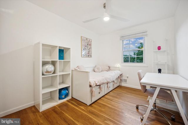 11700 SEVEN LOCKS RD, Potomac, MD 20854