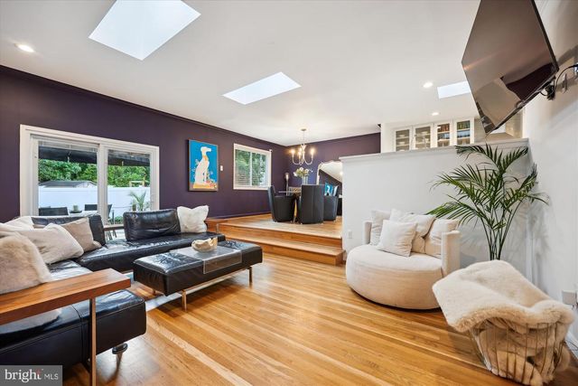 11700 SEVEN LOCKS RD, Potomac, MD 20854