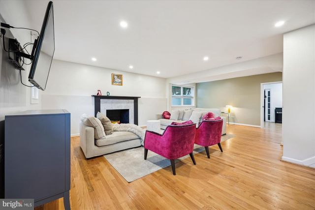 11700 SEVEN LOCKS RD, Potomac, MD 20854