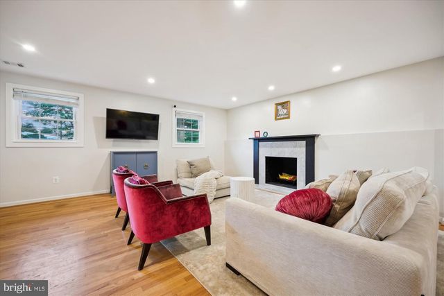 11700 SEVEN LOCKS RD, Potomac, MD 20854