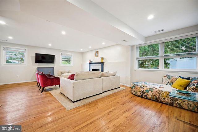 11700 SEVEN LOCKS RD, Potomac, MD 20854