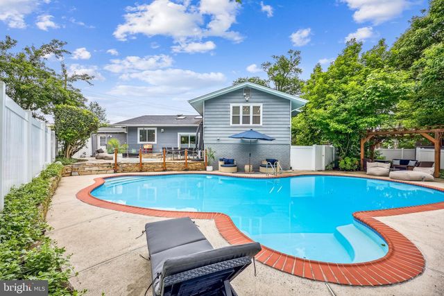 11700 SEVEN LOCKS RD, Potomac, MD 20854