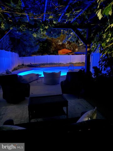 11700 SEVEN LOCKS RD, Potomac, MD 20854