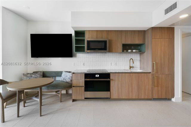 159 NE 6th St 3210, Miami, FL 33132
