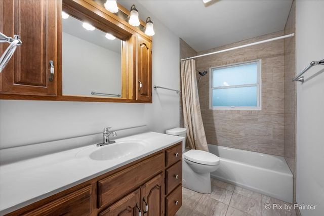 244 Arapahoe Trail, Carol Stream, IL 60188