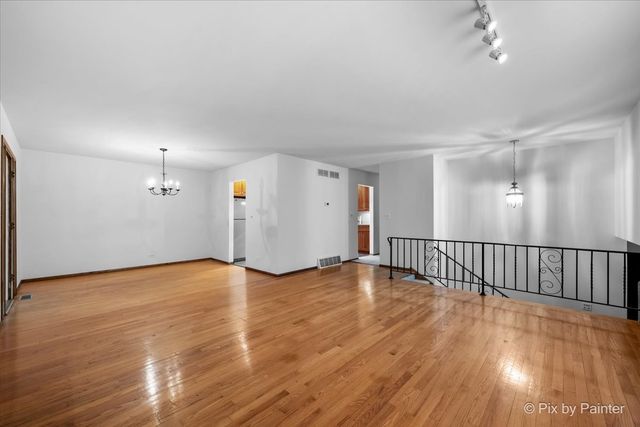 244 Arapahoe Trail, Carol Stream, IL 60188