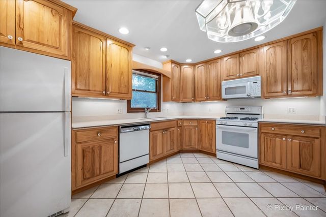 244 Arapahoe Trail, Carol Stream, IL 60188