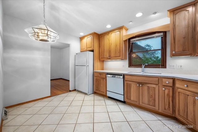 244 Arapahoe Trail, Carol Stream, IL 60188
