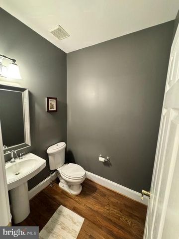 2304 SAWTOOTH OAK CT, Vienna, VA 22182