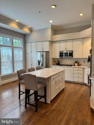 2304 SAWTOOTH OAK CT, Vienna, VA 22182