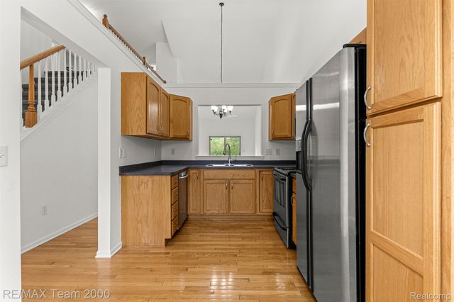 20701 Doves Pointe Drive, Brownstown Charter Township, MI 48174