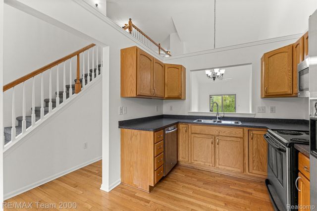 20701 Doves Pointe Drive, Brownstown Charter Township, MI 48174