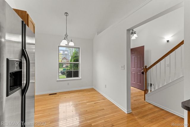 20701 Doves Pointe Drive, Brownstown Charter Township, MI 48174