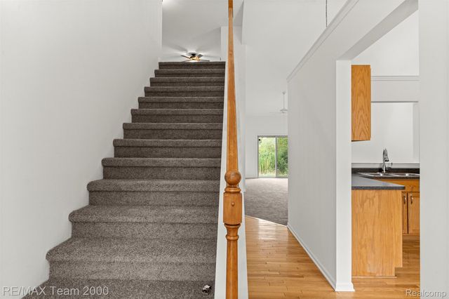 20701 Doves Pointe Drive, Brownstown Charter Township, MI 48174