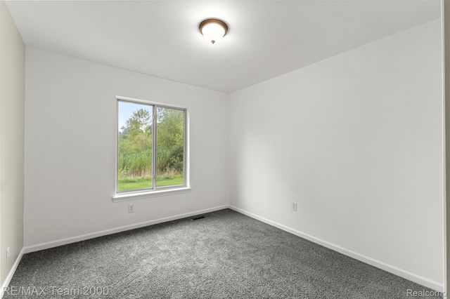 20701 Doves Pointe Drive, Brownstown Charter Township, MI 48174