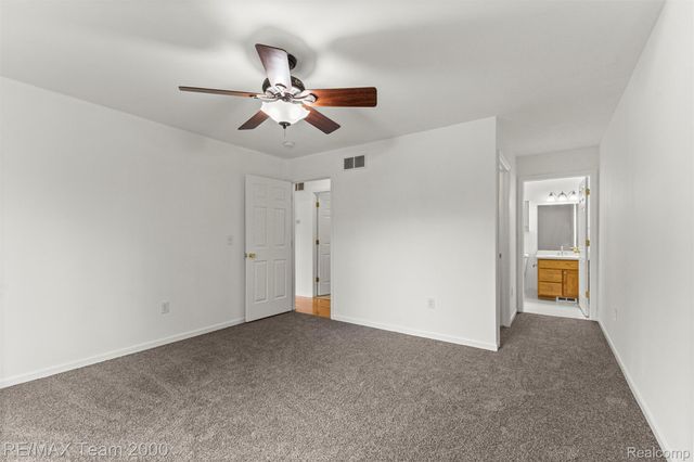 20701 Doves Pointe Drive, Brownstown Charter Township, MI 48174