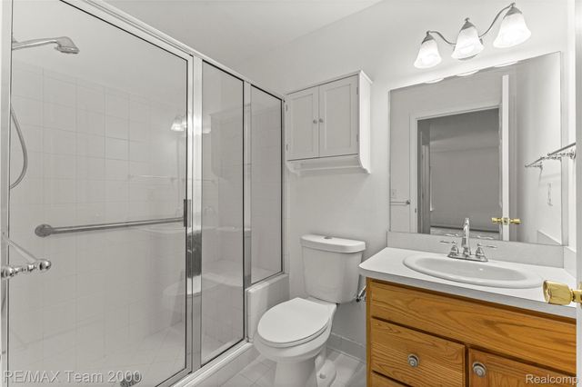 20701 Doves Pointe Drive, Brownstown Charter Township, MI 48174