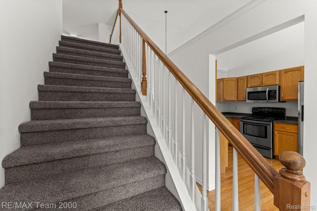 20701 Doves Pointe Drive, Brownstown Charter Township, MI 48174