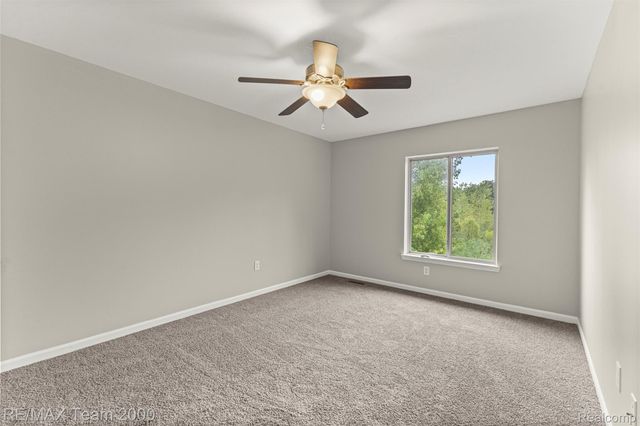 20701 Doves Pointe Drive, Brownstown Charter Township, MI 48174