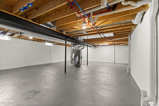 20701 Doves Pointe Drive, Brownstown Charter Township, MI 48174