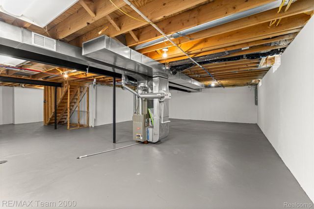 20701 Doves Pointe Drive, Brownstown Charter Township, MI 48174