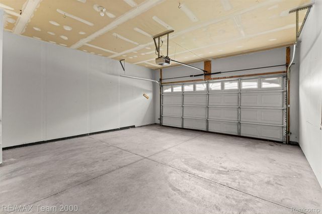 20701 Doves Pointe Drive, Brownstown Charter Township, MI 48174