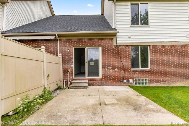 20701 Doves Pointe Drive, Brownstown Charter Township, MI 48174