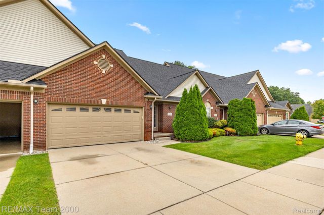 20701 Doves Pointe Drive, Brownstown Charter Township, MI 48174