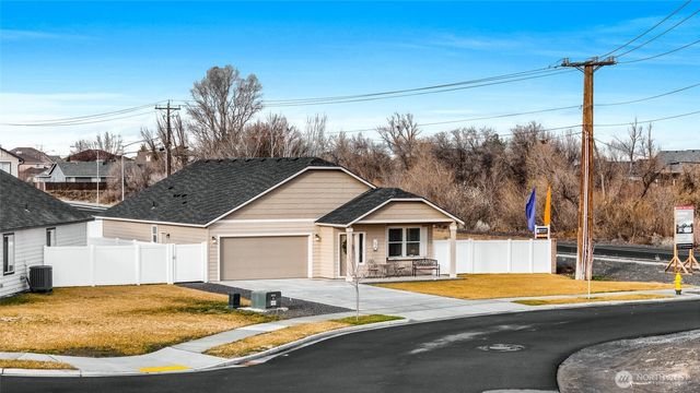 502 N Montana Street, Moses Lake, WA 98837