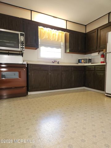 281 Center Street, Little Egg Harbor, NJ 08087