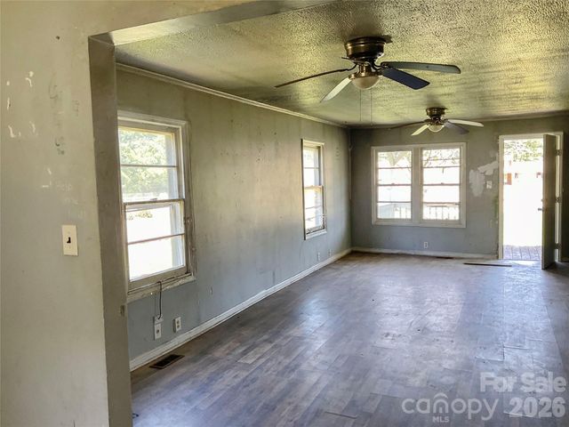 1024 Catawba Street, Lincolnton, NC 28092