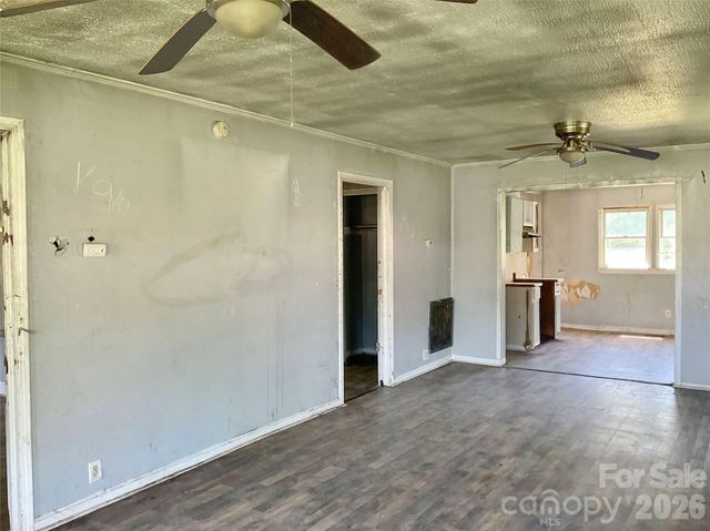 1024 Catawba Street, Lincolnton, NC 28092