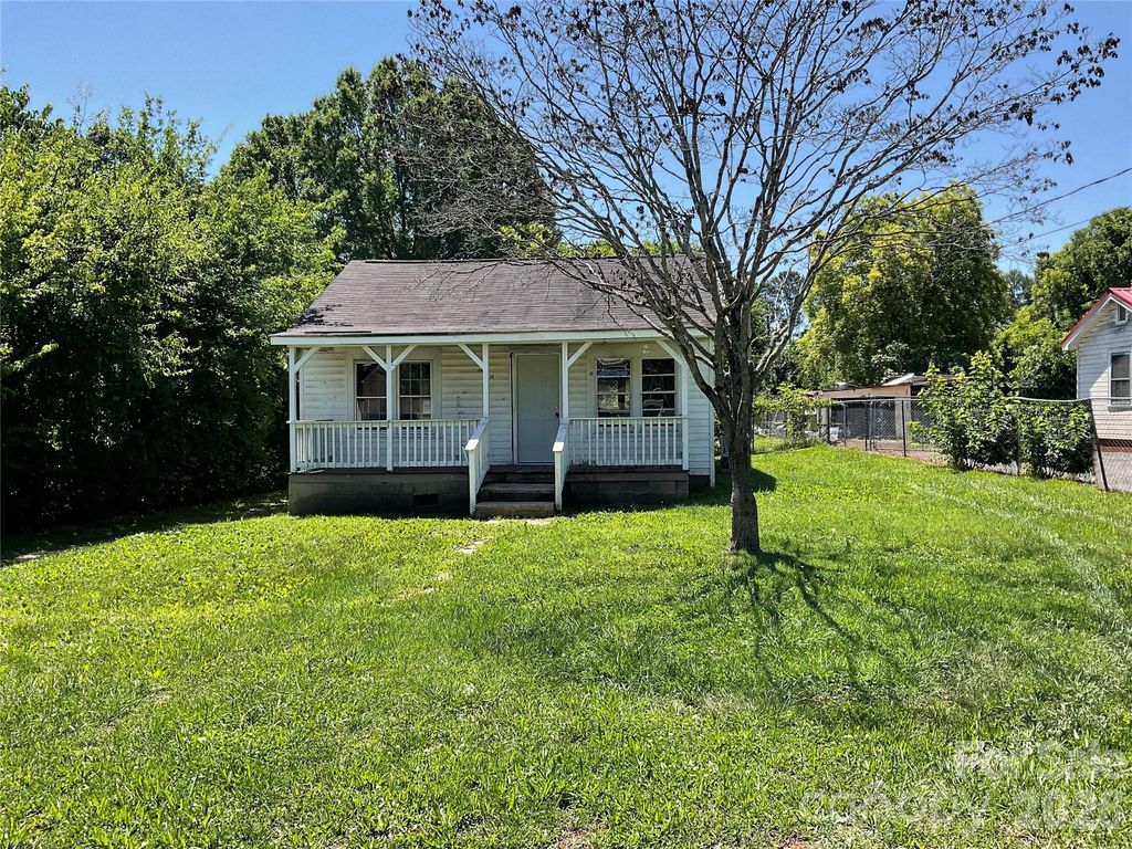 1024 Catawba Street, Lincolnton, NC 28092