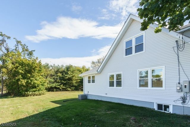 92 Clinton Ave, Mansfield Twp., NJ 07865