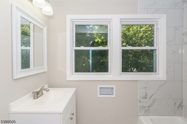 92 Clinton Ave, Mansfield Twp., NJ 07865