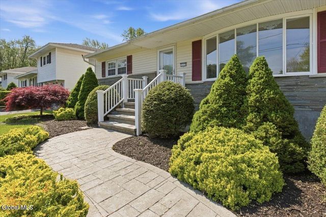1117 Day Road, Rotterdam, NY 12303