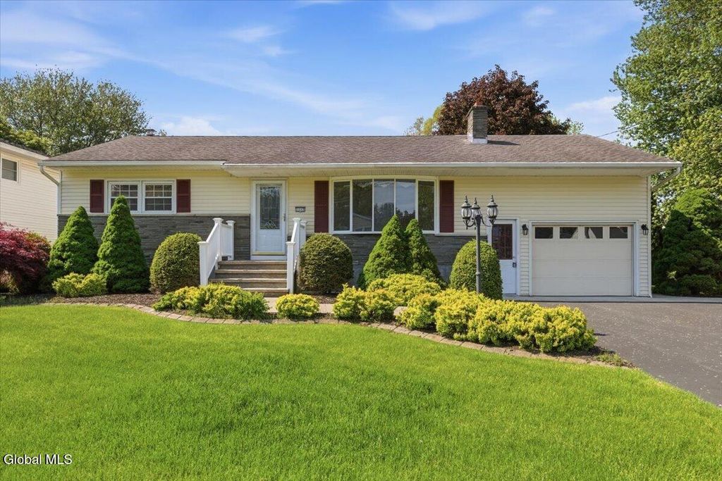 1117 Day Road, Rotterdam, NY 12303